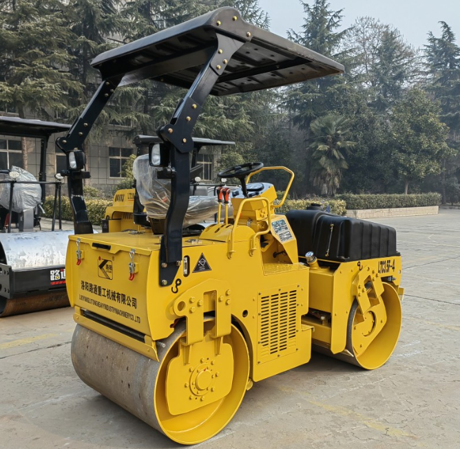 Leading efficient construction, compacting King LTC3.5F roller!