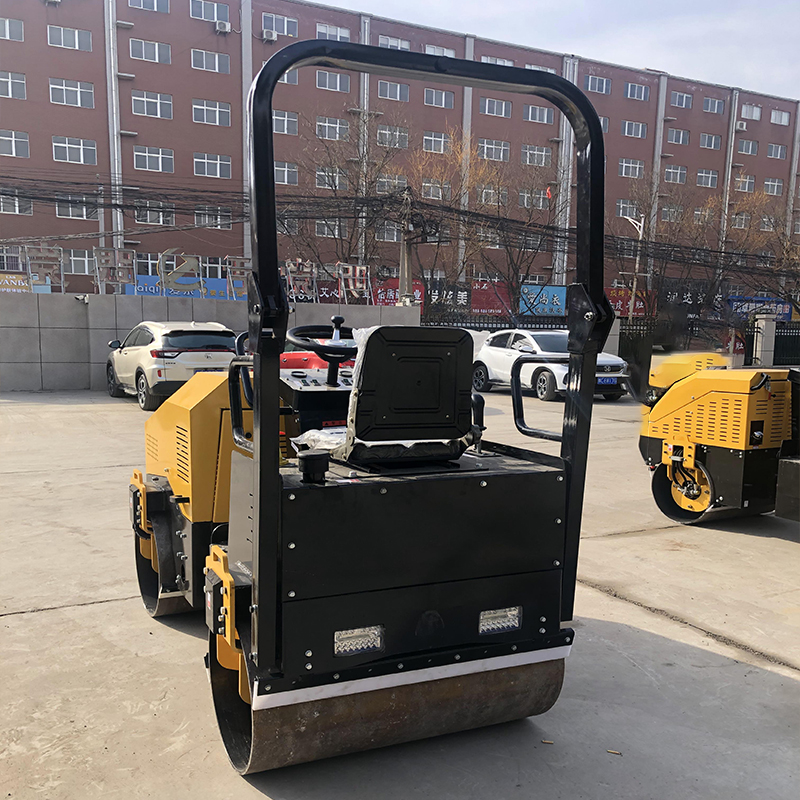 LTC302 Tandem Drum Vibratory Roller: A Compaction Equipment Adaptable to Diverse