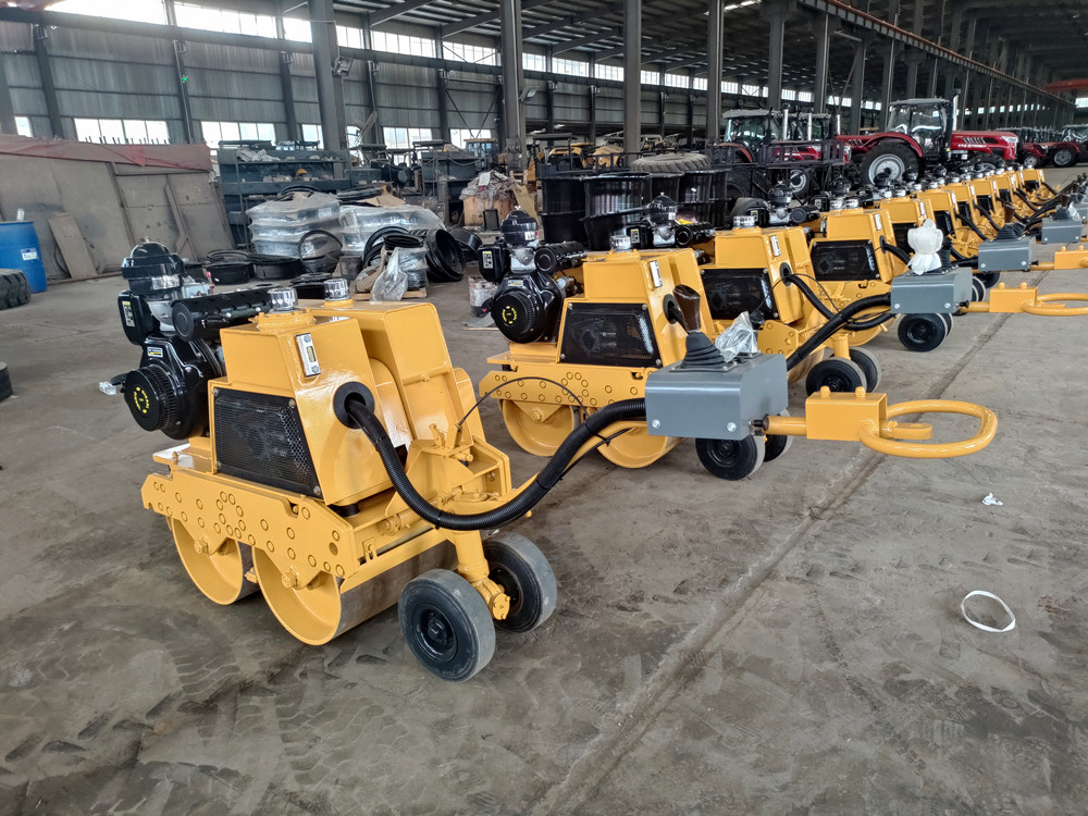 Export News | 12 Units of 800kg Handheld Road Rollers Shipped in Bulk to Oversea
