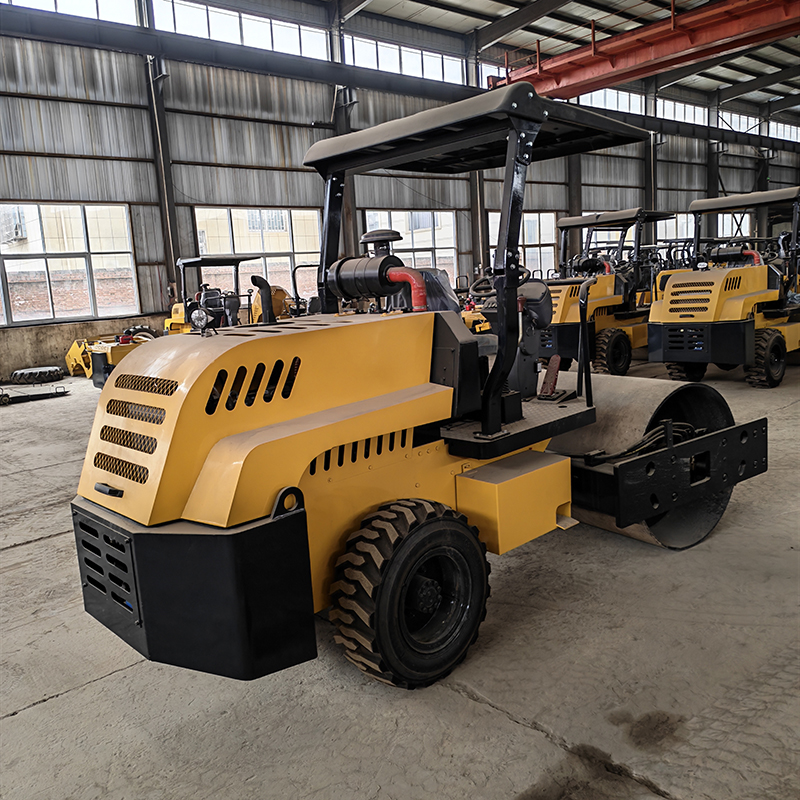 LT304 Single-Drum Vibratory Roller | Engineered for Dependable Road Construction Compaction